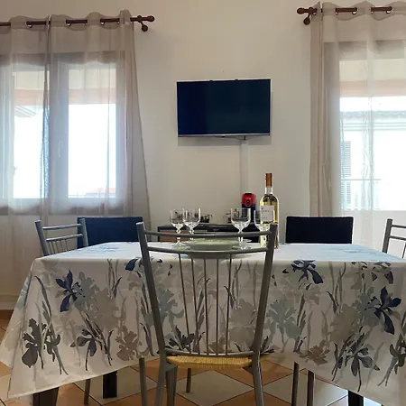 Casa Rosa アパート トルトリ